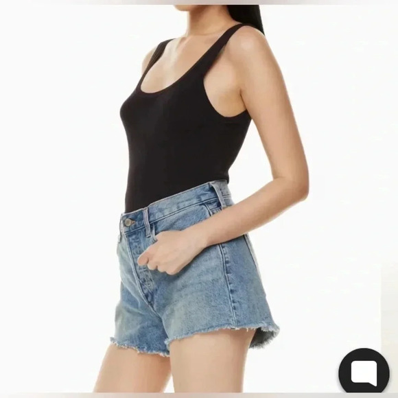 Aritzia Denim Forum The Ex-Boyfriend Short Size 31 Light Wash - Picture 2 of 8